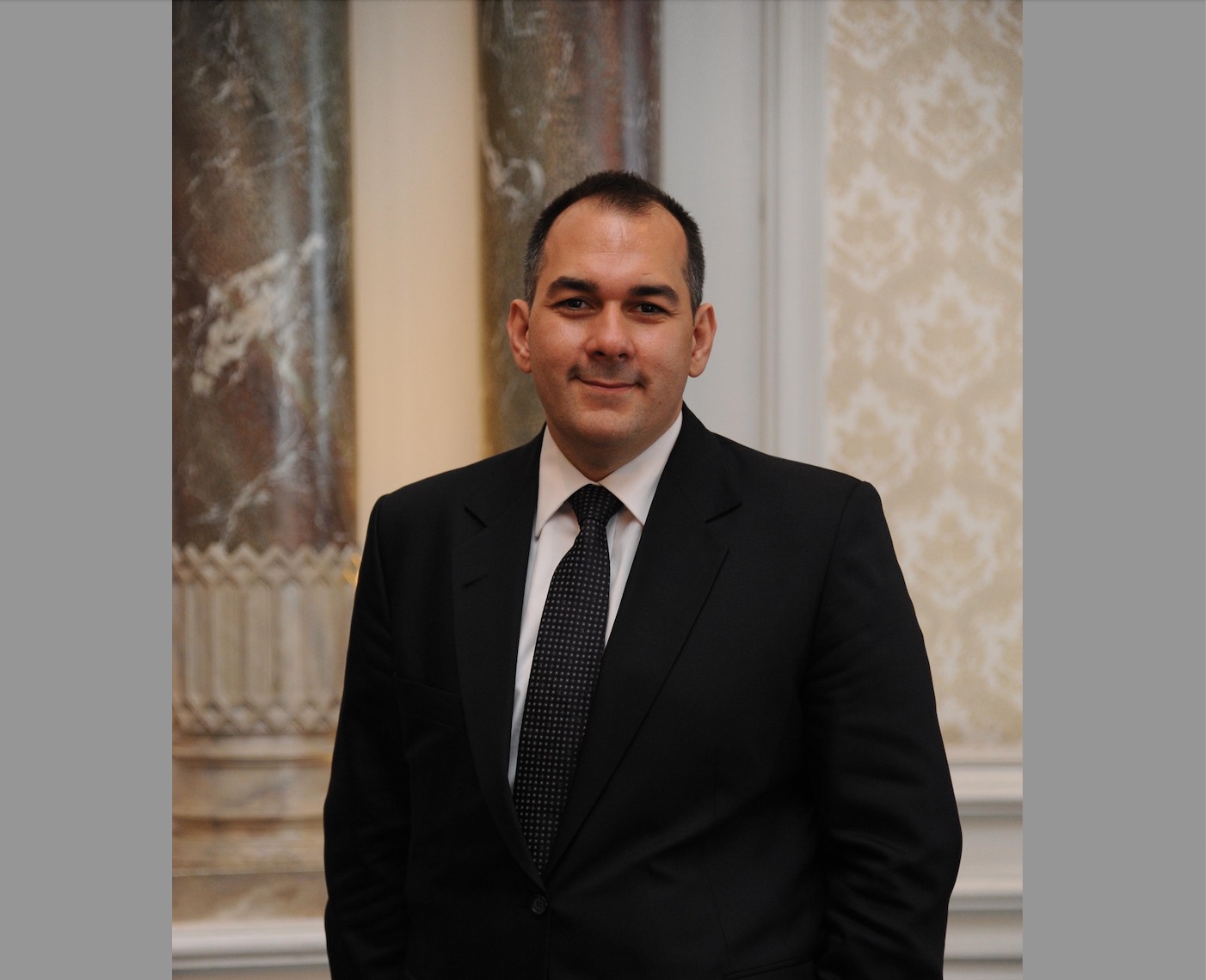 TLS Çağdaş Sanat Koleksiyonu, TLS Lojistik’in 25. yılında “Pozisyonlar & Dalgalar” kitabıyla görünür oluyor.